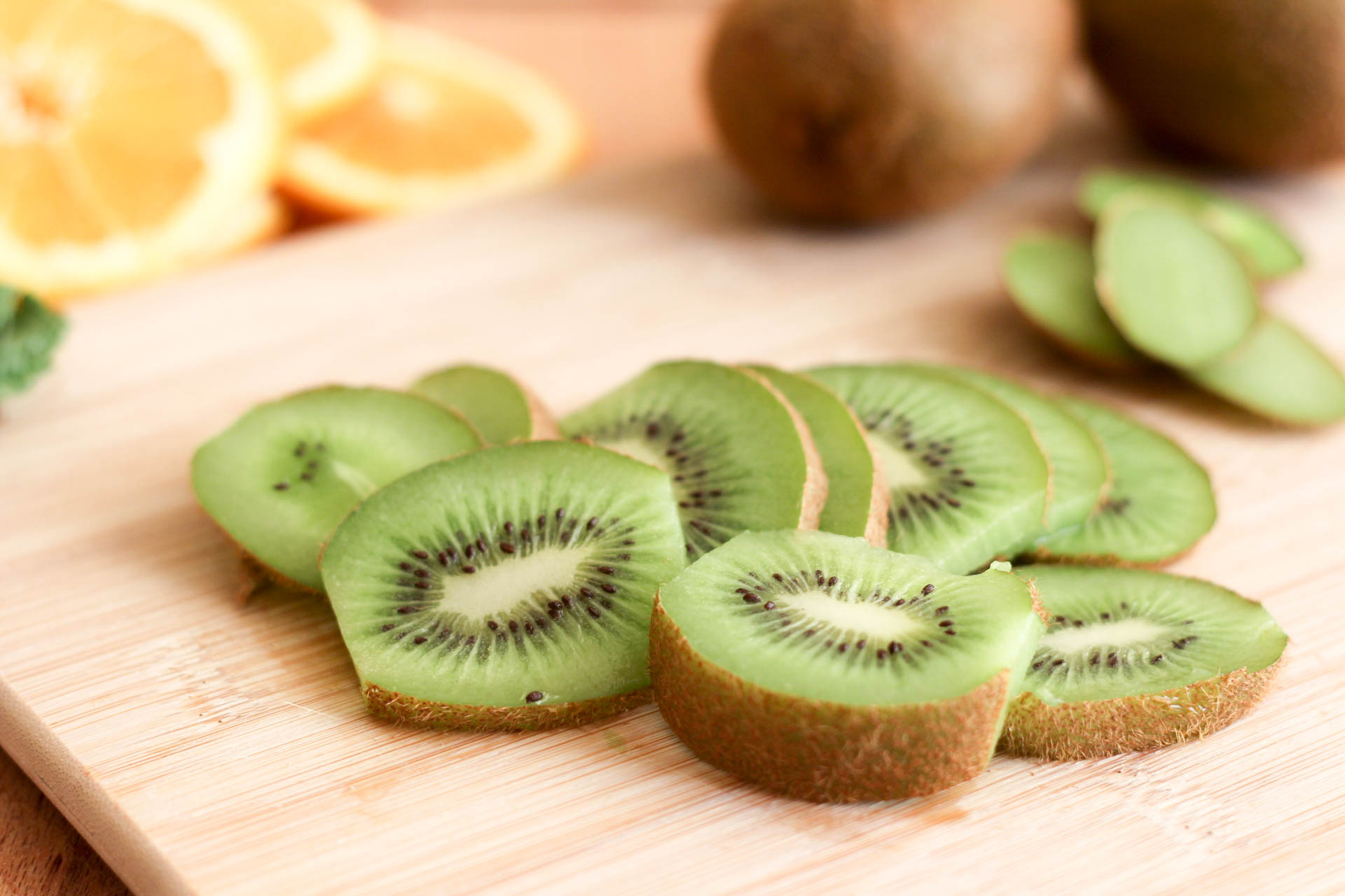 5 Health Benefits and Reasons to Eat Kiwi - 1