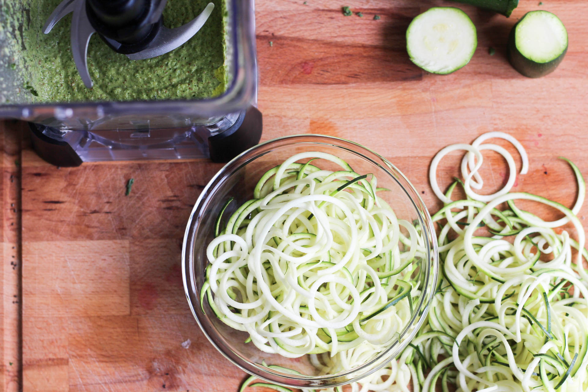 Zucchini Spaghetti with Pesto Sauce - Insprializer - Zoodles