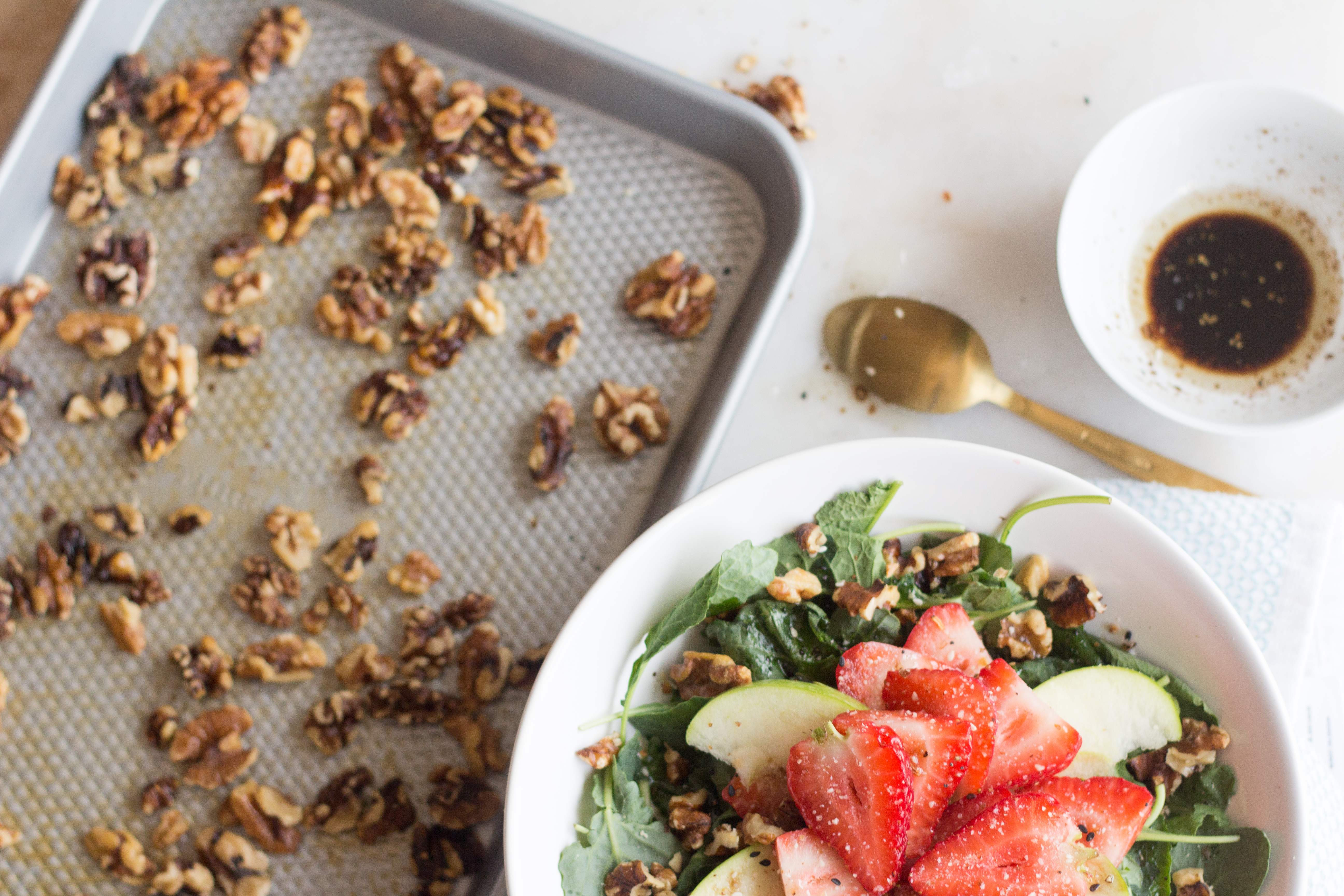 easy, 15-minute strawberry balsamic walnut salad